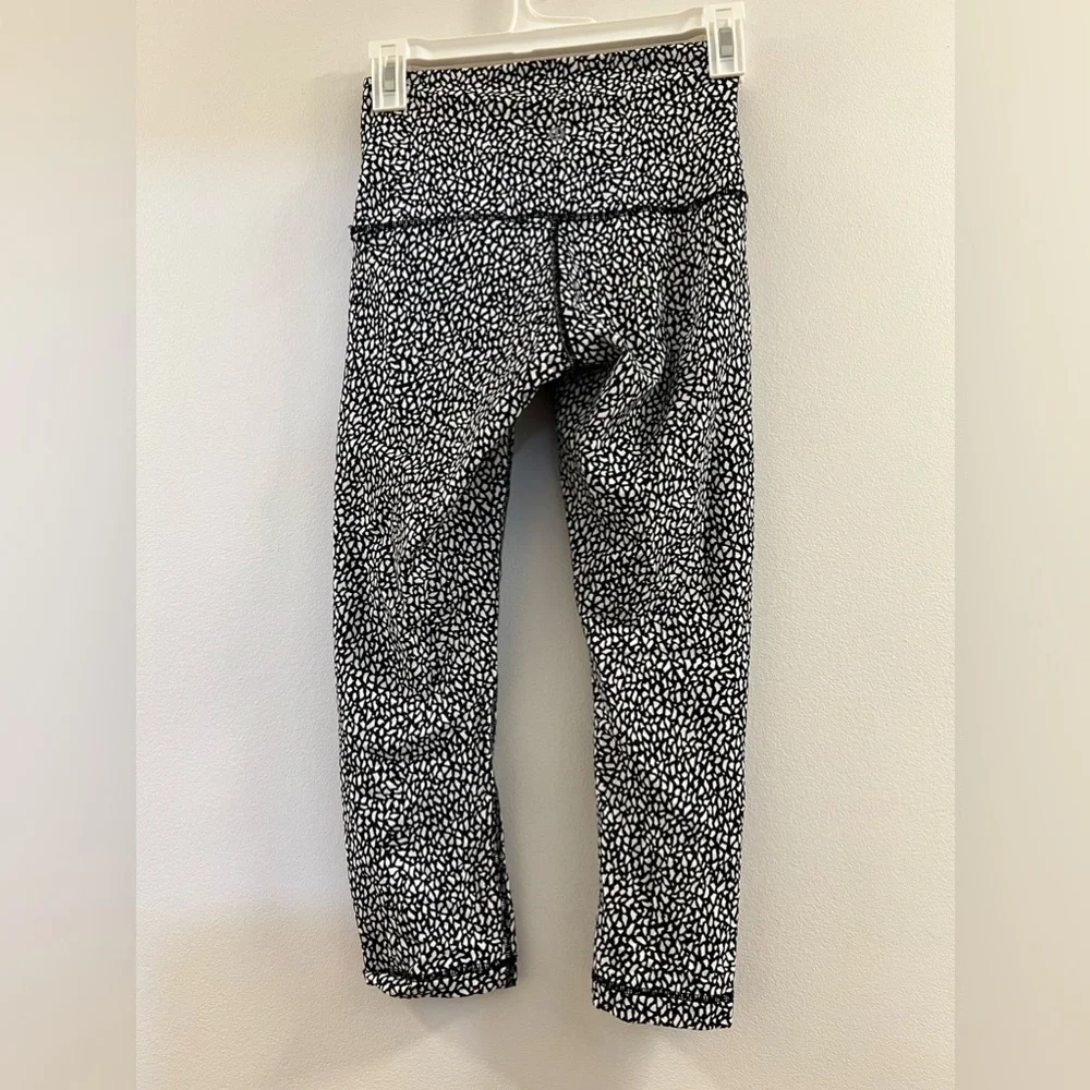 Lululemon Wunder Under Crop (Hi-Rise): Miss Mosaic e1.
